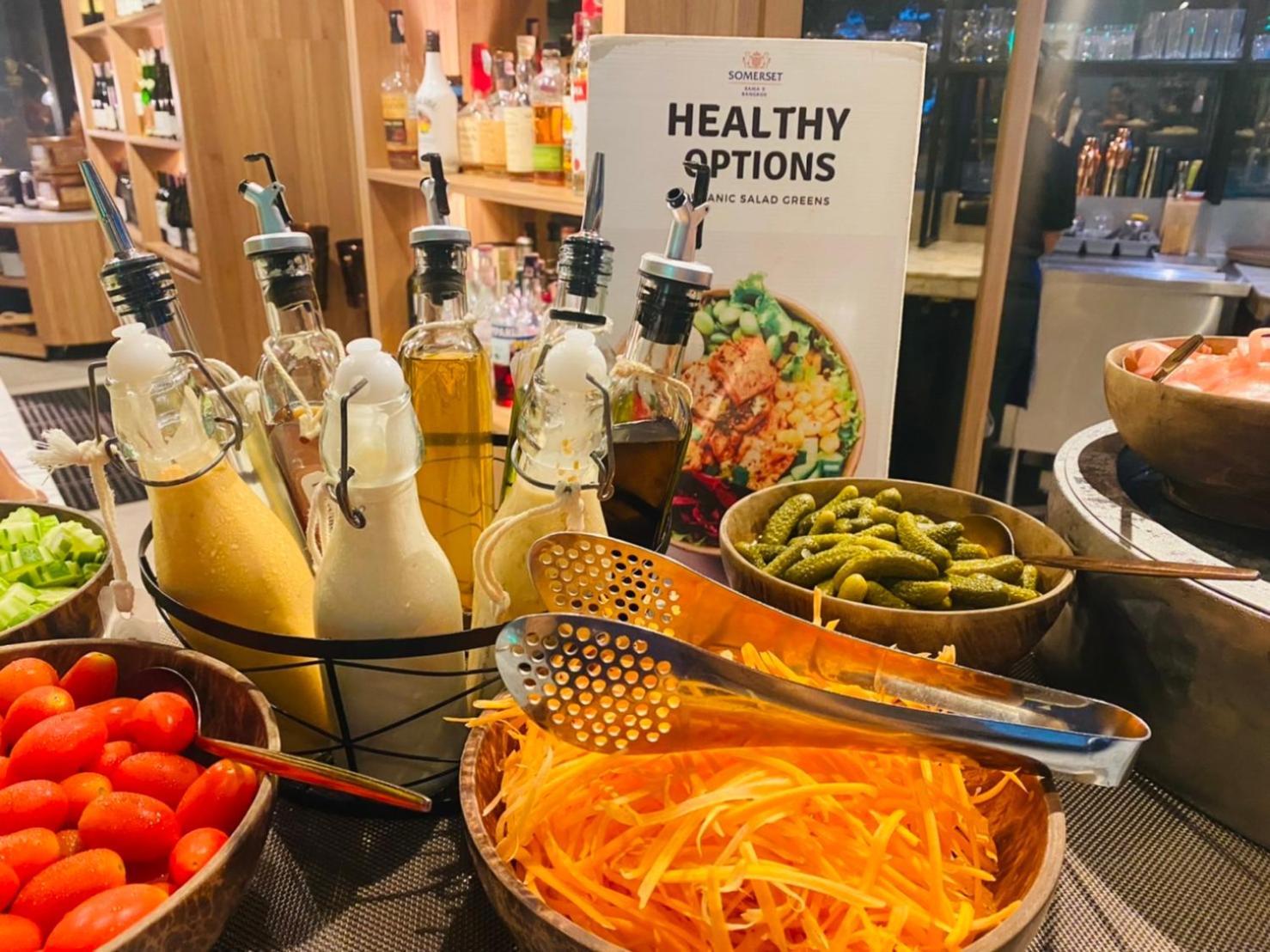 Somerset Rama 9 Bangkok Exterior foto Healthy options at a buffet