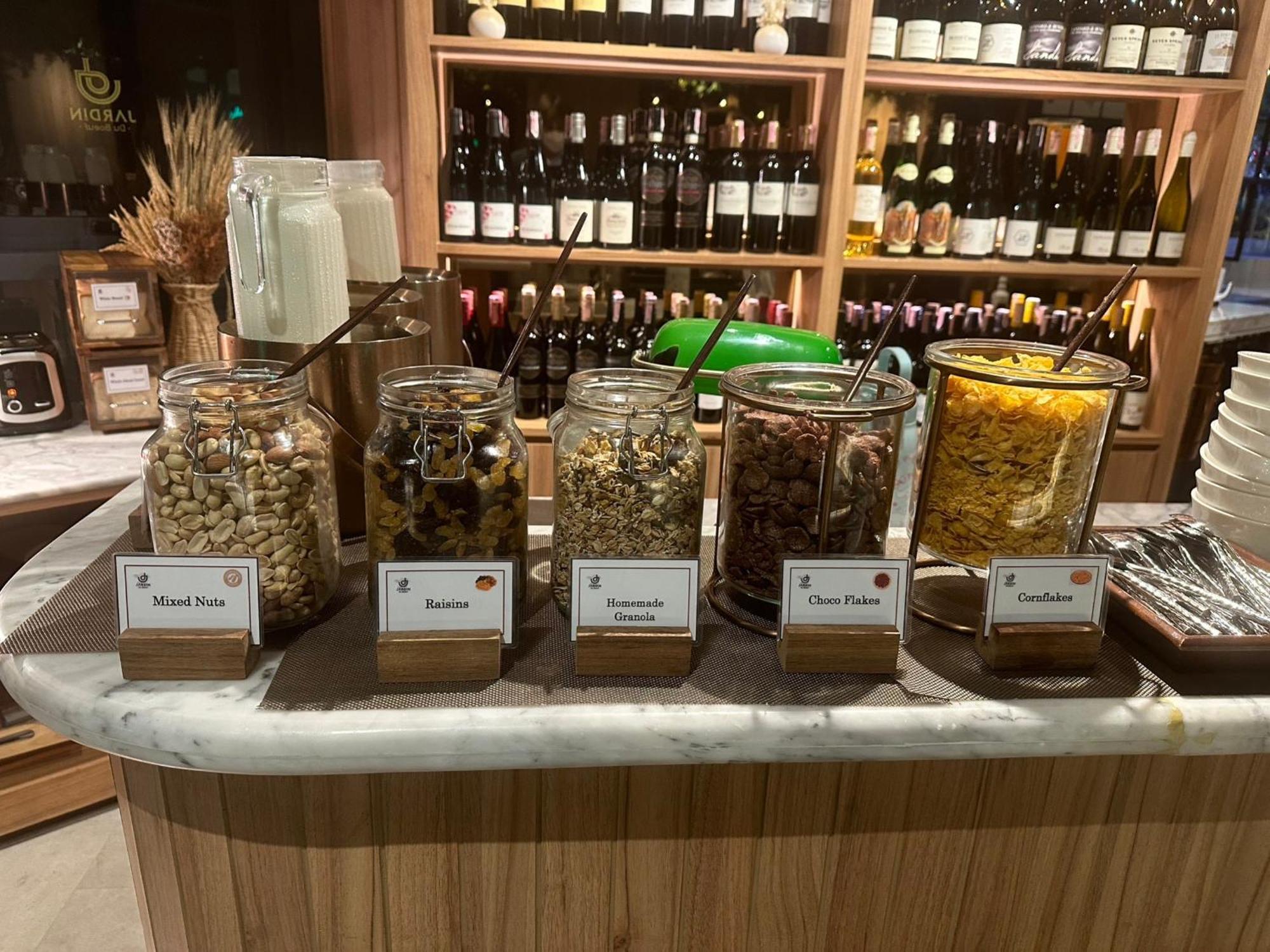 Somerset Rama 9 Bangkok Exterior foto Dried tea leaves at a tea bar